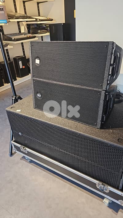 professional stage speakers