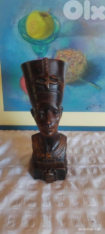 Vintage Egyptian NEFERTITI Dark Resin Figurine