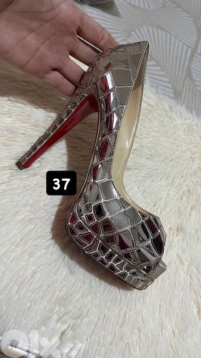 loub.  . mirror heels swipe and read please