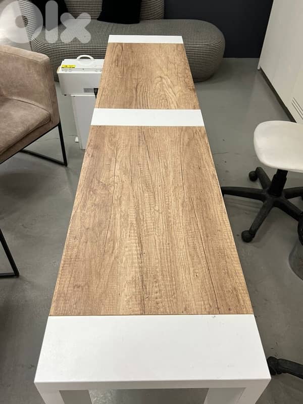 nail salon reception + manicure table 1