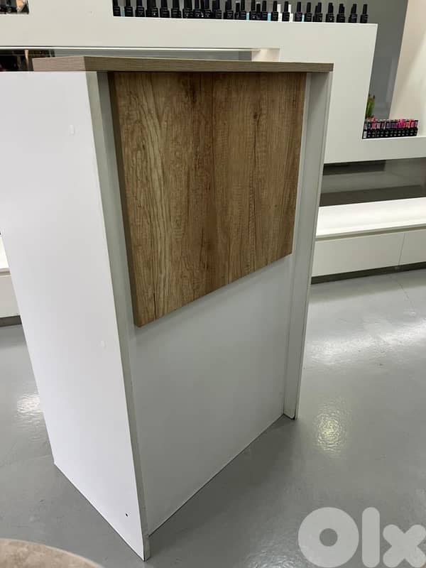 nail salon reception + manicure table 3