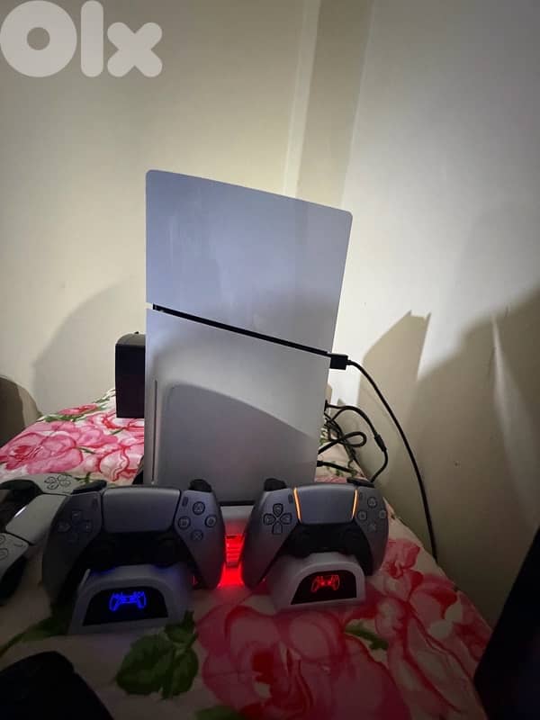 ps5 slim like new used 2 mont 1