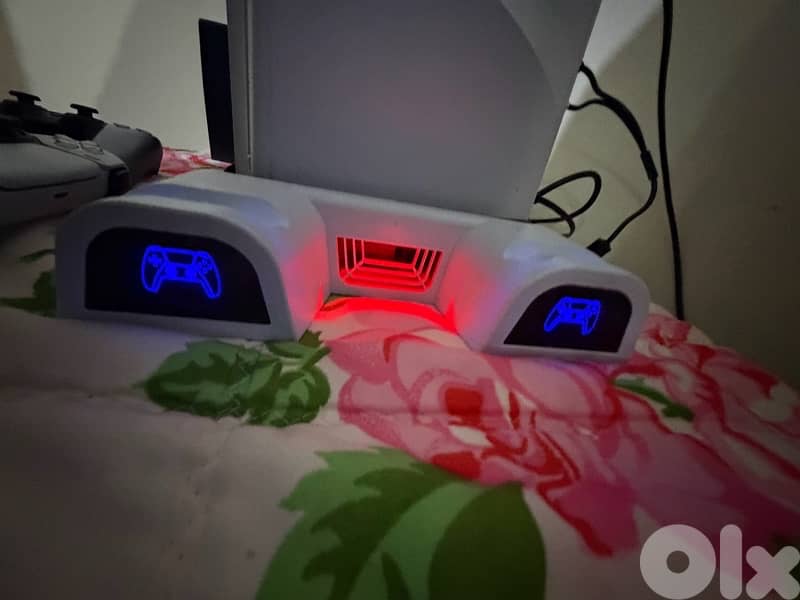 ps5 slim like new used 2 mont 6