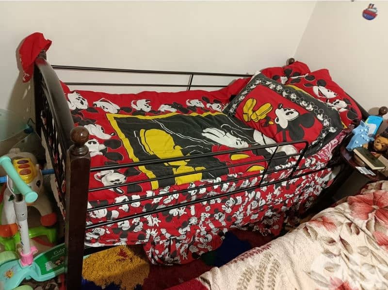 4 beds every 2 1st and 2nd over each other 2