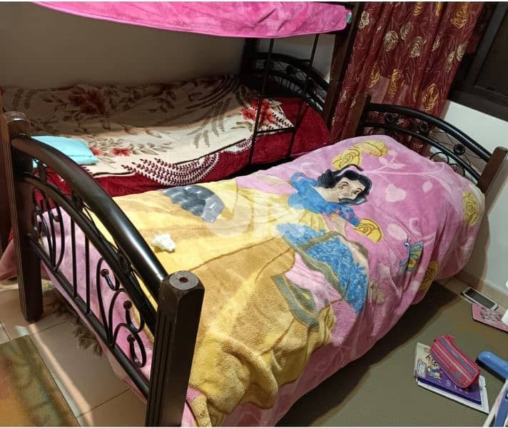 4 beds every 2 1st and 2nd over each other 3