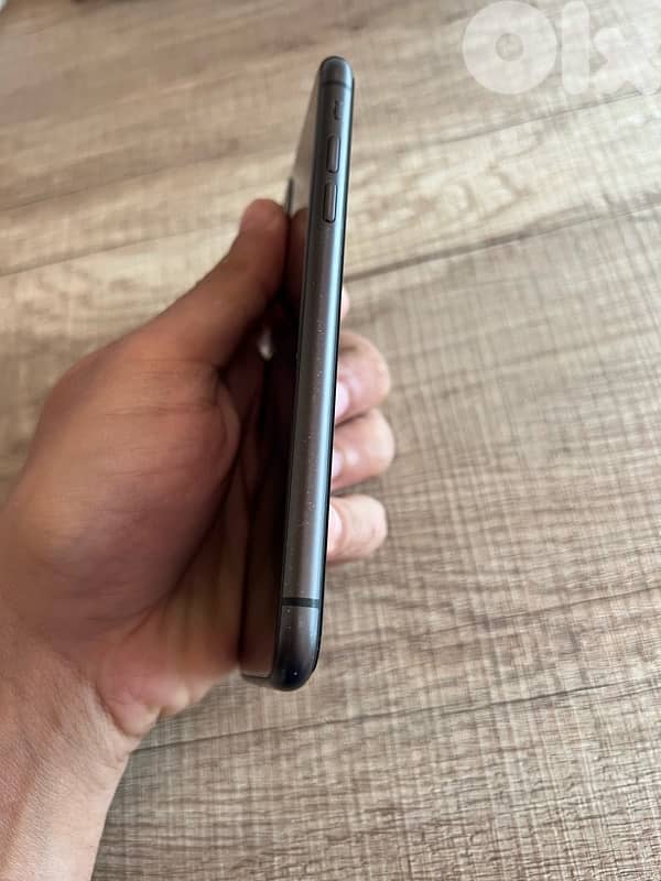 Iphone 11 64gb in mint condition 3
