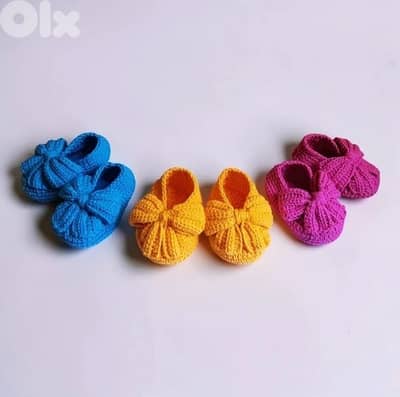 Handmade crochet baby shoes with ribbon 0 to 3 months blue pink yellow