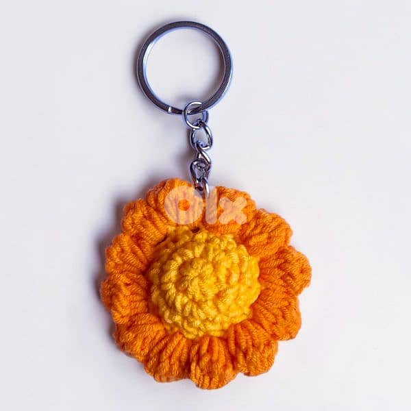 Handmade crochet daisy flower keychain in white blue pink and orange 4