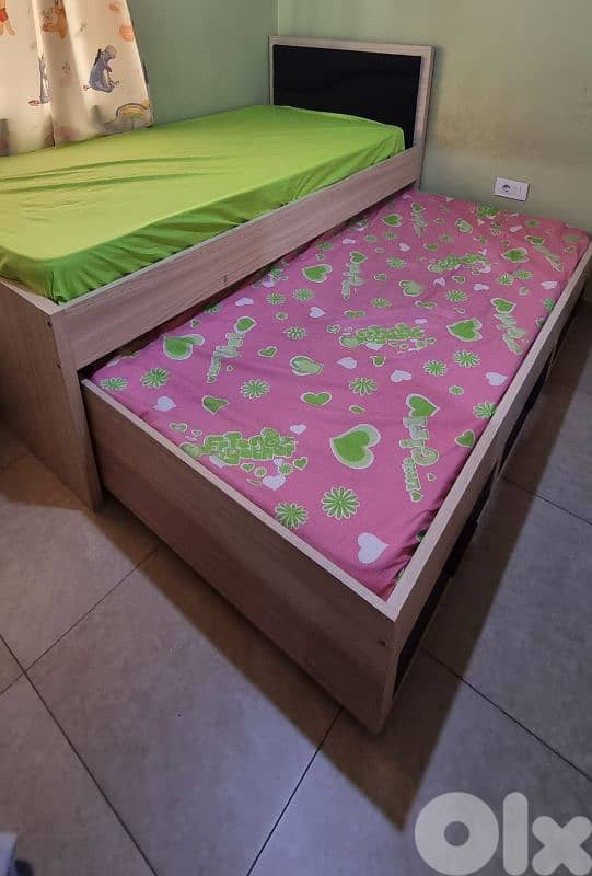 kids bedroom used in good condition 3