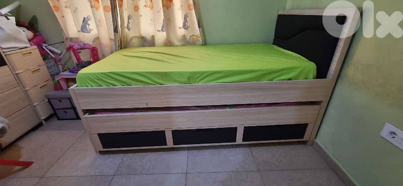 kids bedroom used in good condition 4