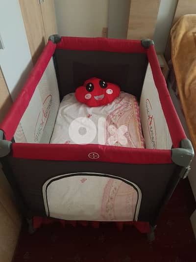 تخت أطفال للبيع