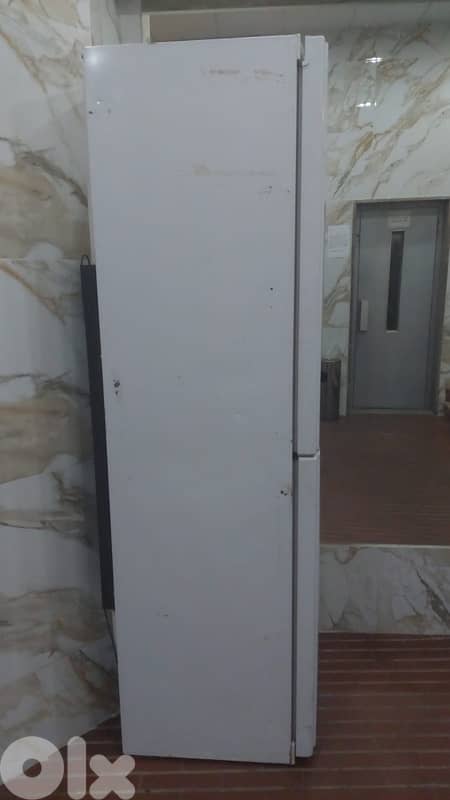 Refrigerator with Freezer Good condition 3