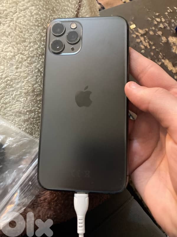 iphone 11 pro 2