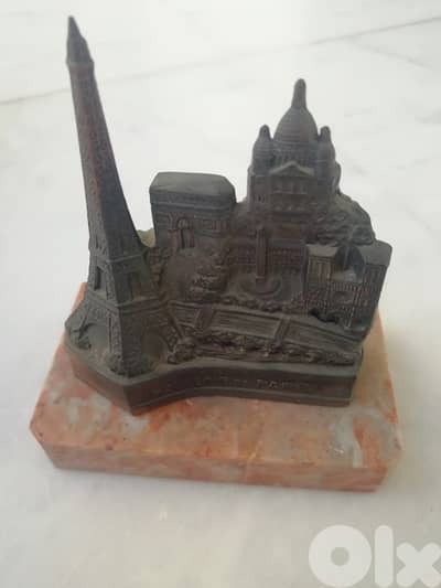 تحفة فرنسية قديمة