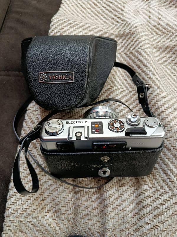 camera. yashica 3
