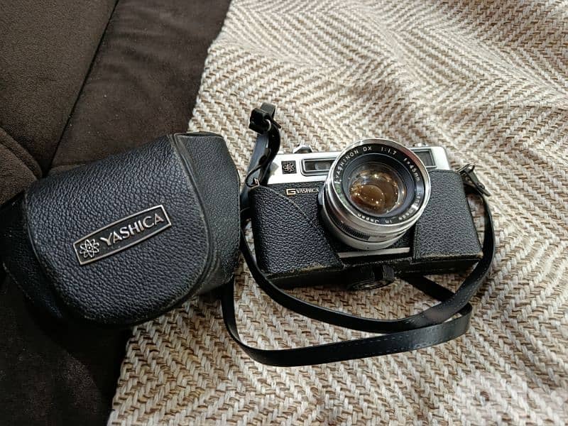 camera. yashica 4