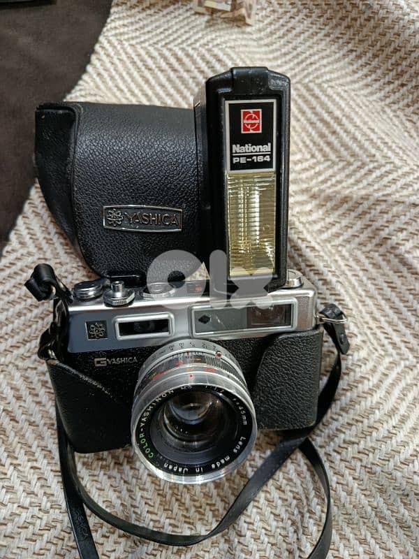 camera. yashica 5
