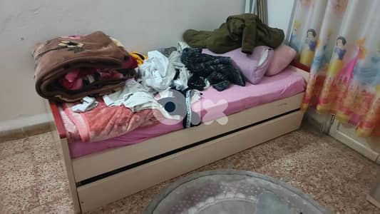 تخت مع جرور تخت ماركه