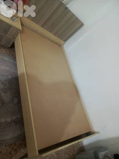 تخت مع كومندين