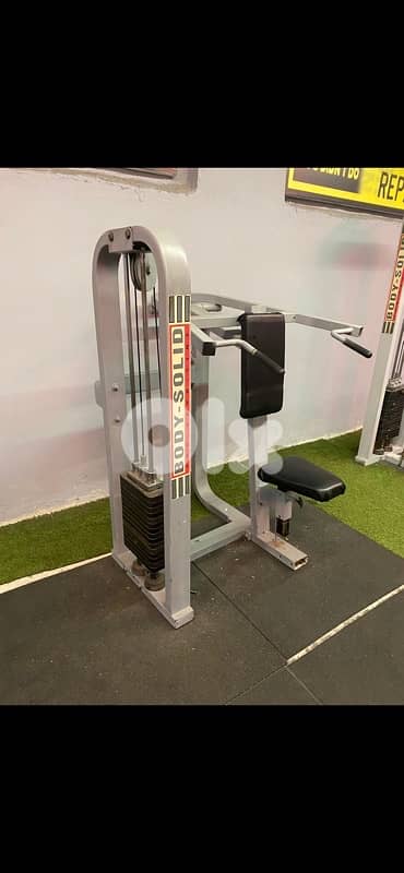 Sholder press machine like new body solid brand