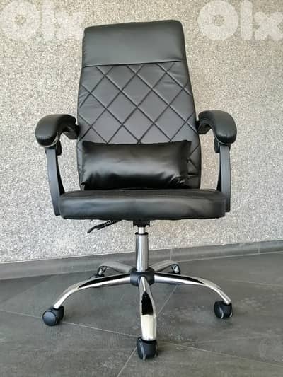 كرسي مكتب باللون الأسود تصميم عصري ومريح جدا