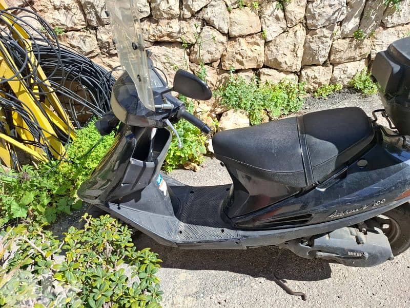 Address V100 Motorcycle 2