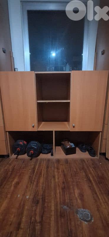 wood cabinet خزانة / مكتبة