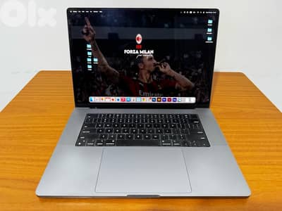 Apple MacBook pro - Like New (16")