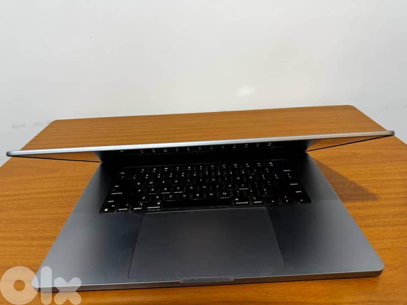 Apple MacBook pro - Like New (16") 1