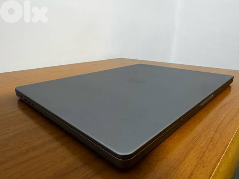 Apple MacBook pro - Like New (16") 3
