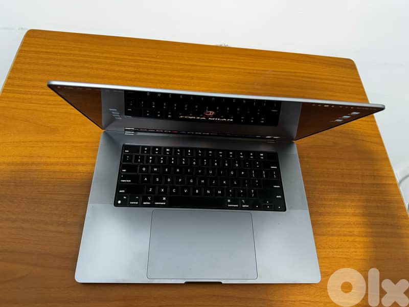 Apple MacBook pro - Like New (16") 4