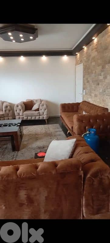 صالون كبير بحالة جيدة وحدة كبيرة وحدة وسط و اثنين صغار