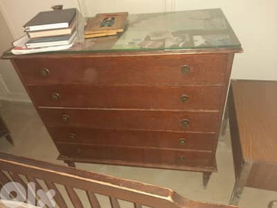 كومود مع جوارير