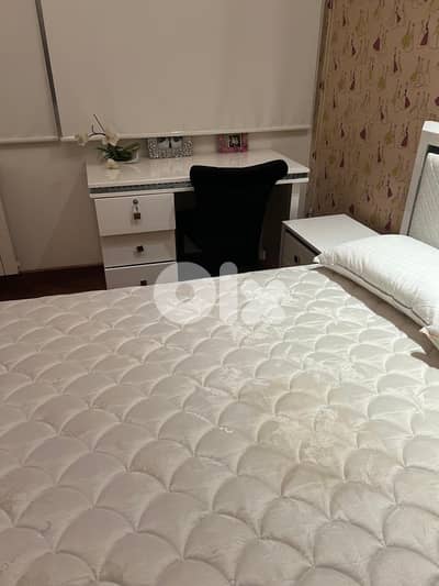 Queen sized full bedroom