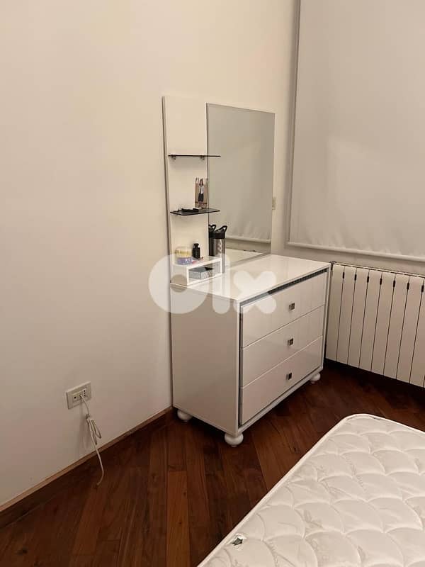 Queen sized full bedroom 1