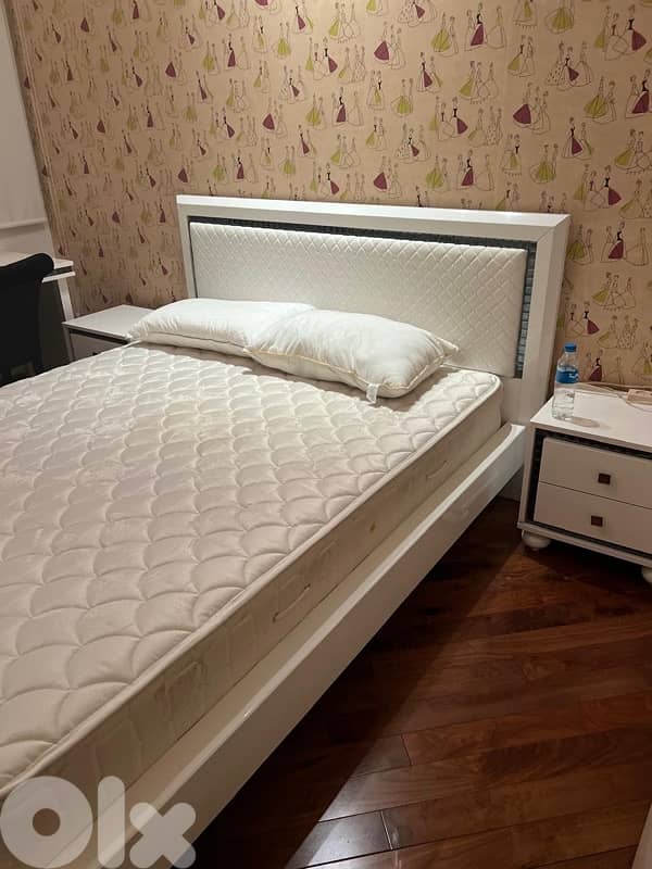 Queen sized full bedroom 2