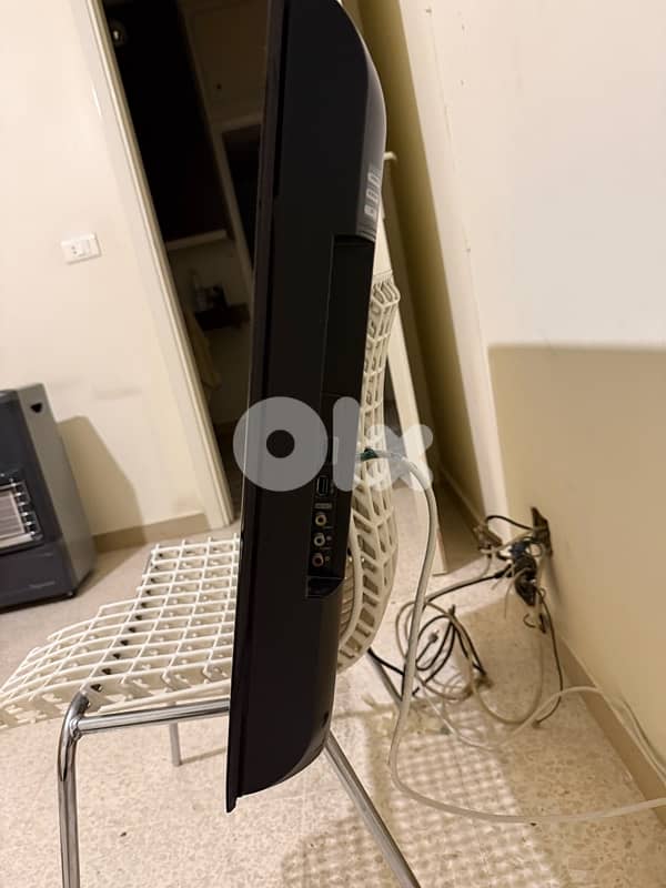 Samsung 32" Full HD LCD TV (LA32B550) + Wall Mount Included 1