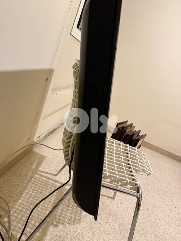 Samsung 32" Full HD LCD TV (LA32B550) + Wall Mount Included 2