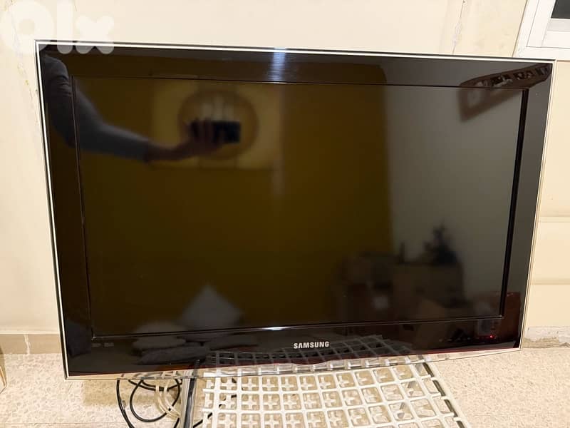Samsung 32" Full HD LCD TV (LA32B550) + Wall Mount Included 3