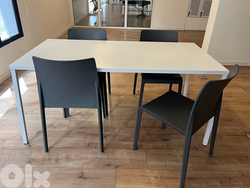 white steel table + 4x grey chairs 2