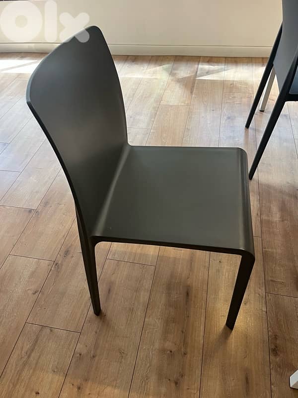 white steel table + 4x grey chairs 3