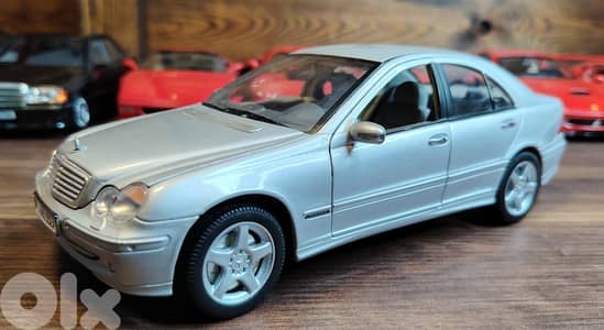 Diecast 1:18, Mercedes C320 By Welly
