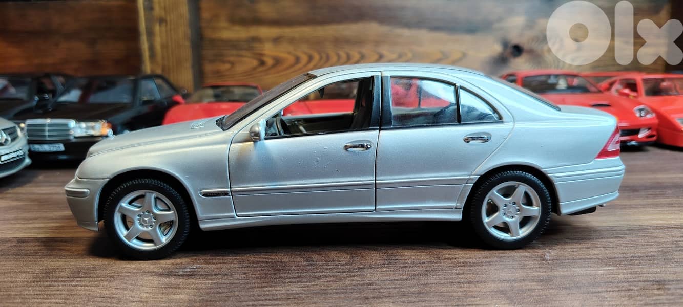 Diecast 1:18, Mercedes C320 By Welly 3