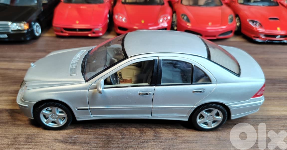 Diecast 1:18, Mercedes C320 By Welly 4