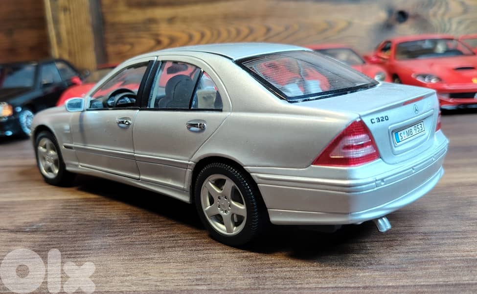 Diecast 1:18, Mercedes C320 By Welly 5