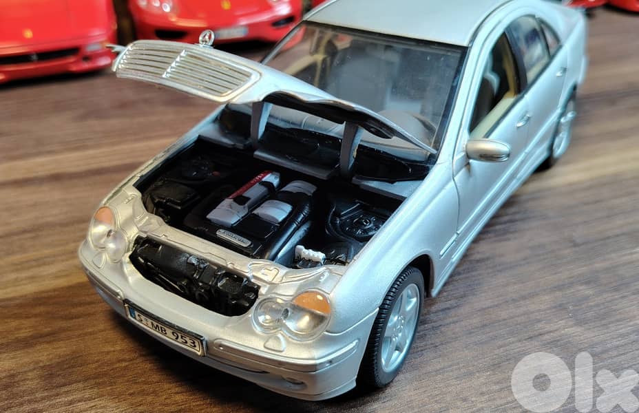 Diecast 1:18, Mercedes C320 By Welly 9