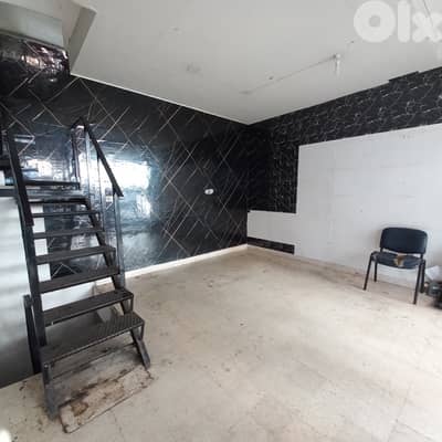 Shop of 3 floors for rent in Zalka محل تجاري من ثلاثة طوابق للإيجار في