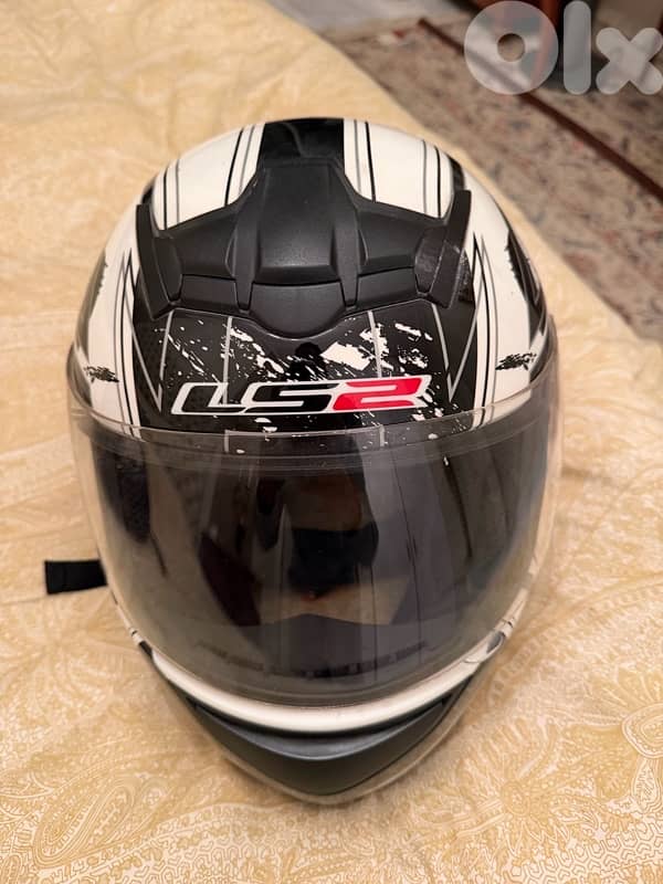 helmets and accessories 4