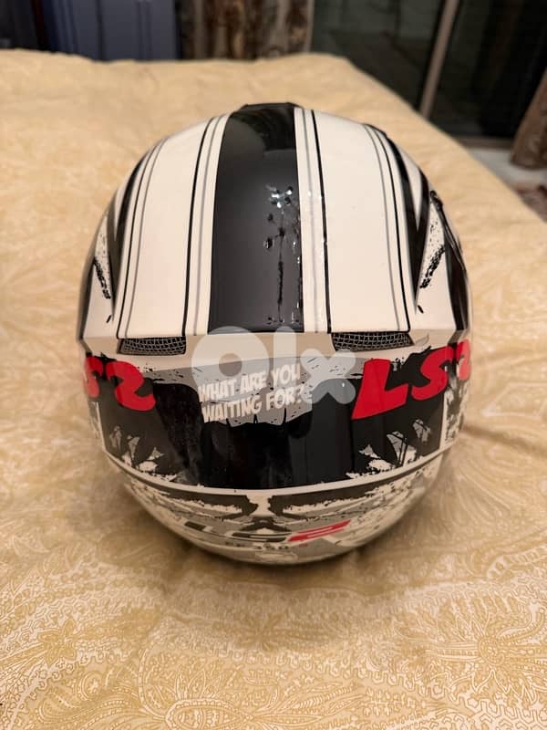 helmets and accessories 6