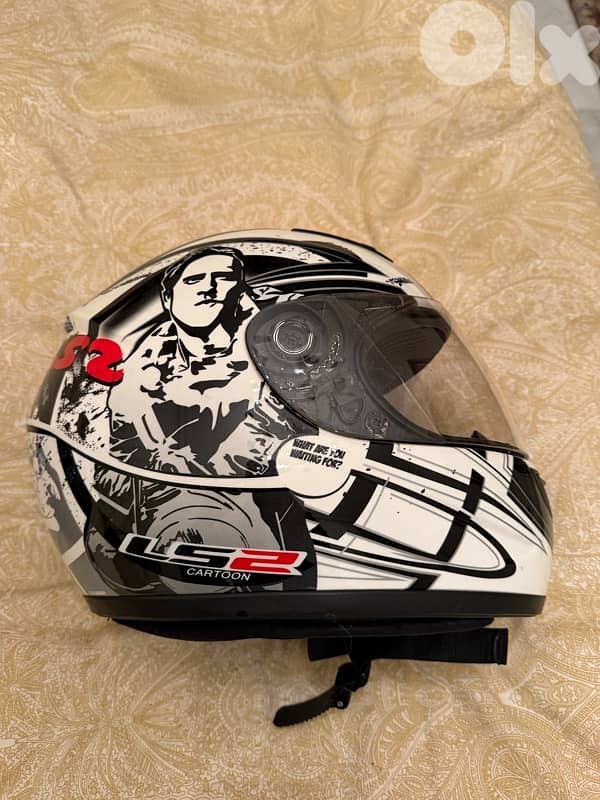 helmets and accessories 7